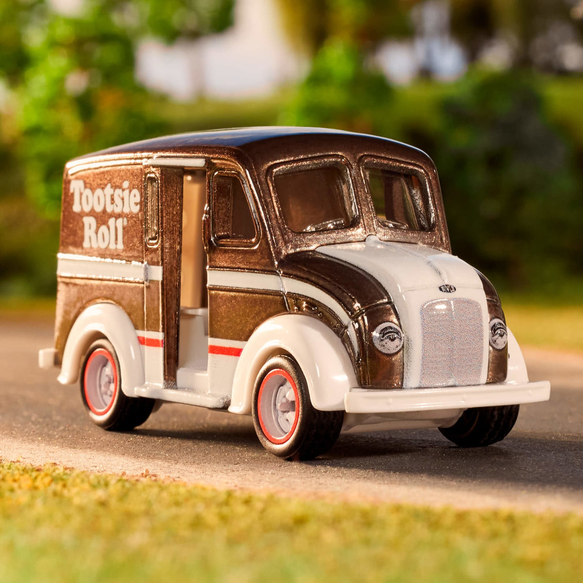 Matchbox Tootsie Roll Divco Milk Truck